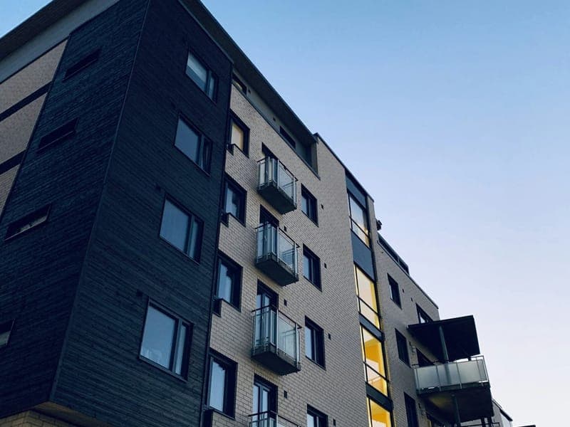 Fachada de edifício residencial moderno